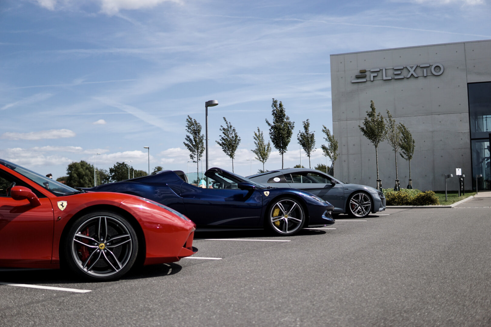 700 gæster til bilarrangement i Nordjylland – Ferrari, Porsche og fællesskab i solen 700 gæster til bilarrangement i Nordjylland – Ferrari, Porsche og fællesskab i solen