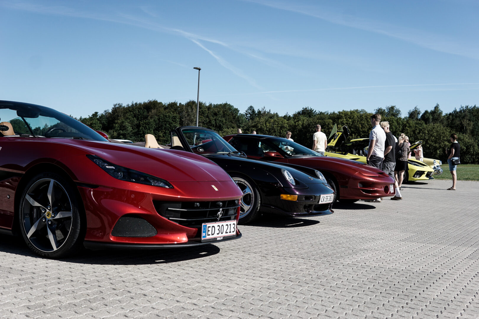 700 gæster til bilarrangement i Nordjylland – Ferrari, Porsche og fællesskab i solen 700 gæster til bilarrangement i Nordjylland – Ferrari, Porsche og fællesskab i solen
