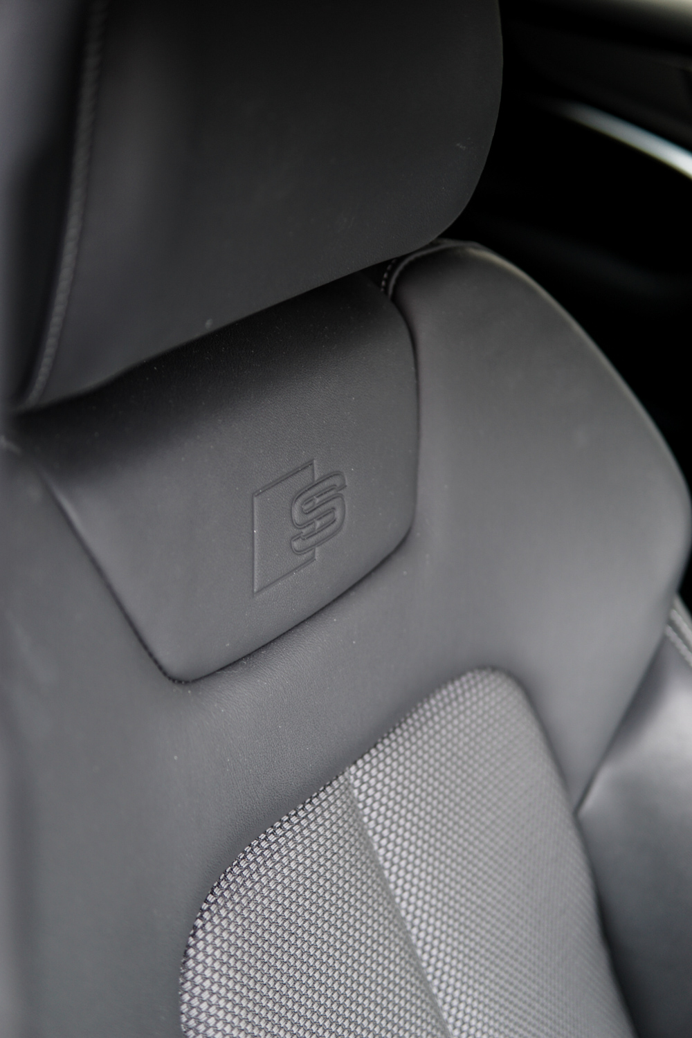 Audi-A6-hybrid-laeder-alcantara