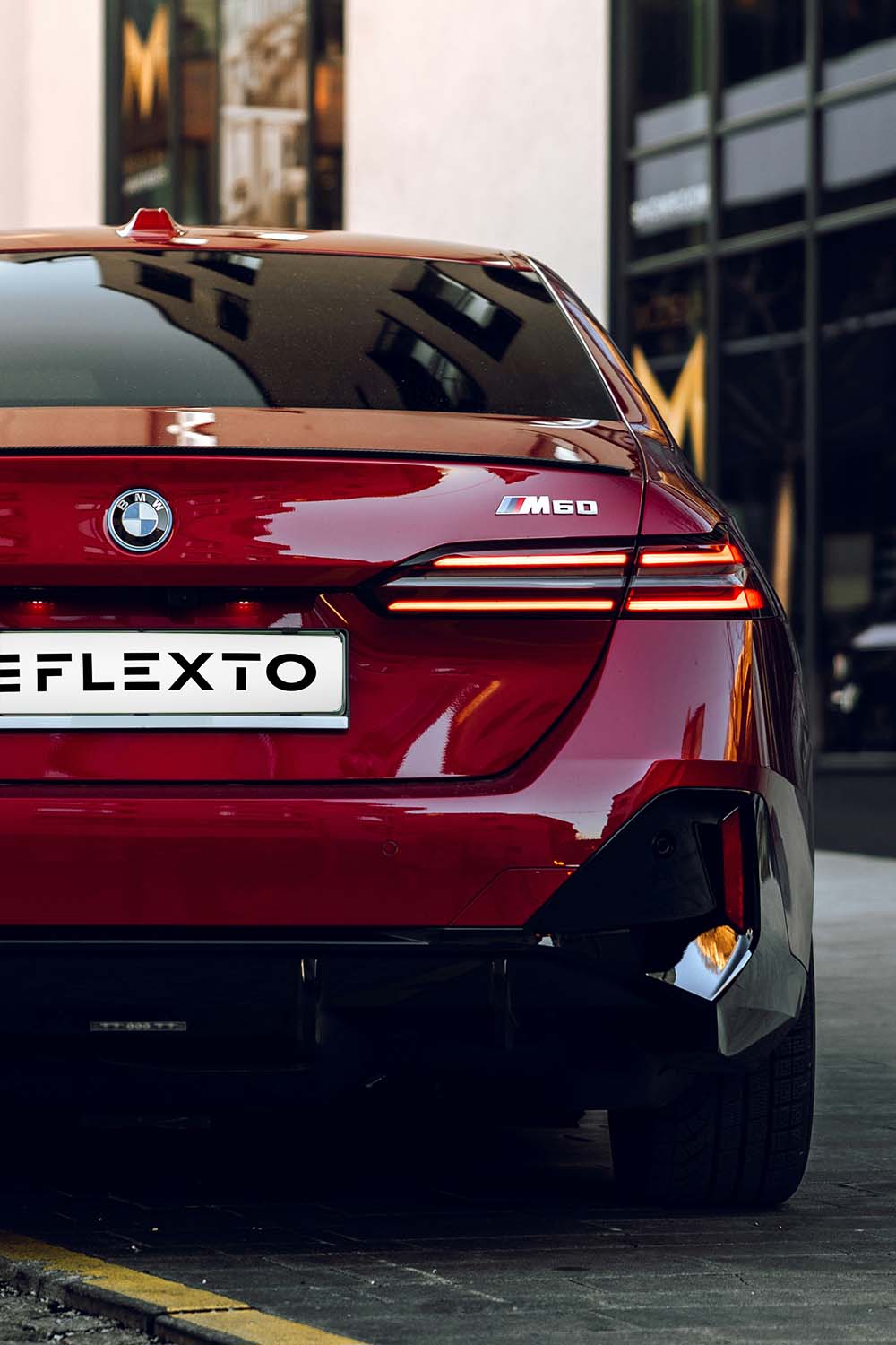 BMW i5 – flexleasing af ny executive-elbil med overskud BMW-i5-bagende-hoejformat