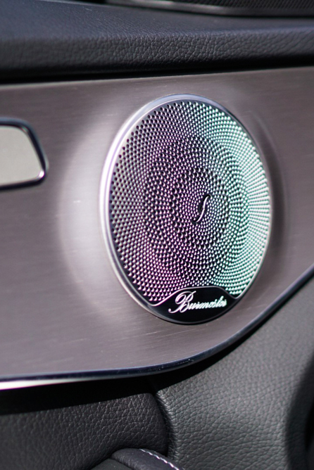 Mercedes C300de – flexleasing af business-class i pendlerformat Burmester-hoejttaler-Mercedes