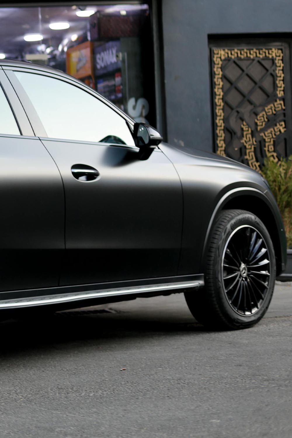 Mercedes-GLC-300de-skraat-fra-siden